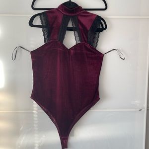 NWOT 💚 (Deal in Description) Forever 21 Velvet halter bodysuit  - Size 0XL